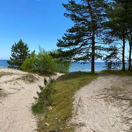 Brivdienu Maja Riekstnieki Hébergement de vacances Plieņciems